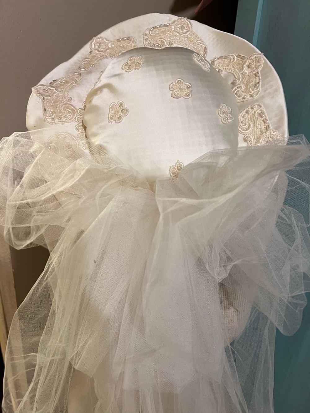 Vintage 1980's Satin Candlelight Bridal Hat Veil Poof Crochet Beads Detail